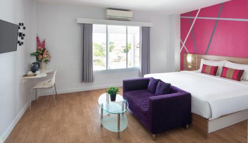 Superior King Room with City View