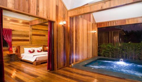 One Bedroom Private Jacuzzi Bungalow