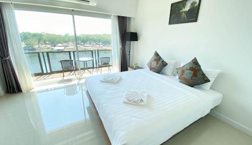 Deluxe Double or Twin Room with River View