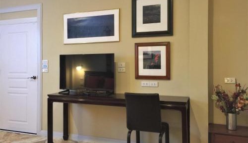 Deluxe Queen Room