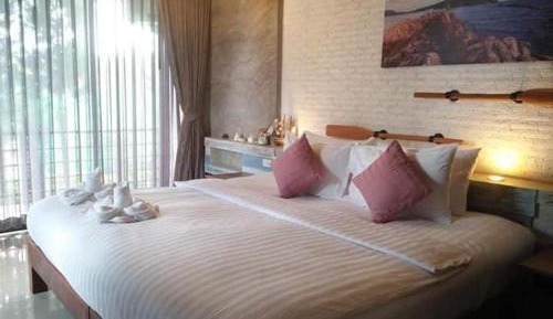 Queen Room with Pool View