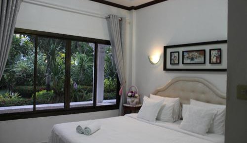 Family Room with Garden View