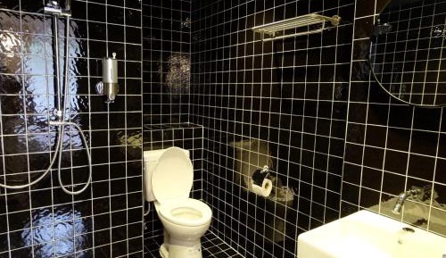 Double Room No Window