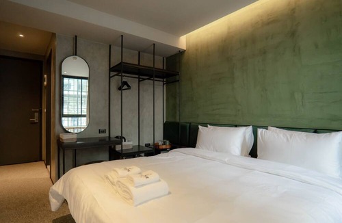 Phra Khanong Nuea Hotel | Goose Living Bangkok BTS Phra Khanong