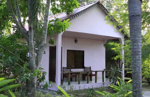 Krong Kaeb Hotel | Bird of Paradise Bungalows