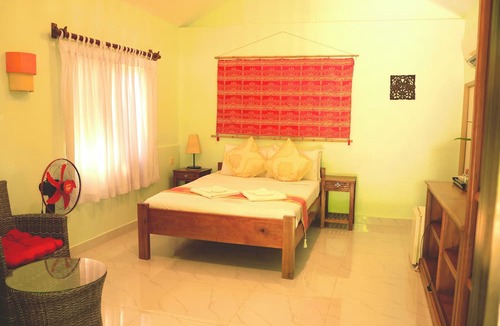 Krong Kaeb Hotel | Bird of Paradise Bungalows