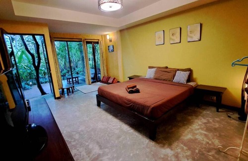 Bang Khonthi Hotel | River CoCo Amphawa