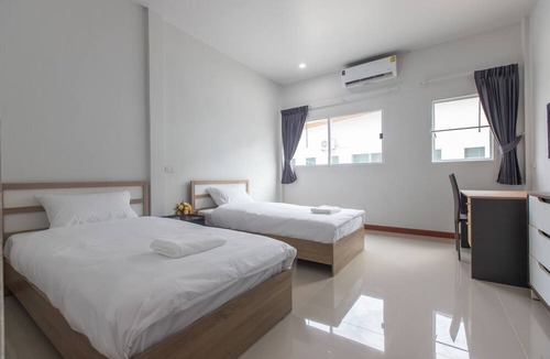 Sam Wa Tawan Ok Hotel | Tonsoi Hathairat