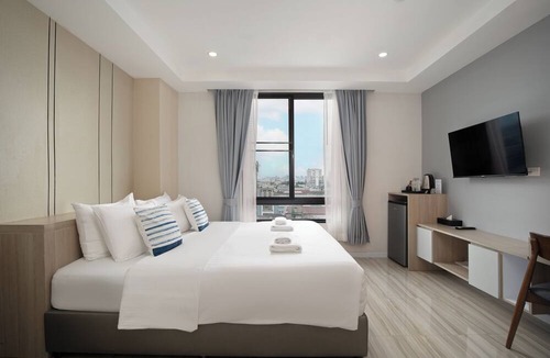 Bang Phlat Hotel | The Riski Hotel at Bangphlat Station