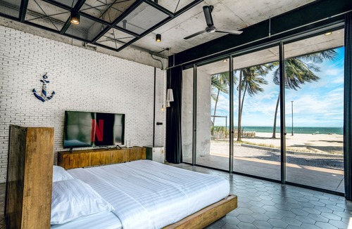 Thap Sakae Hotel | The Bloc At Sea