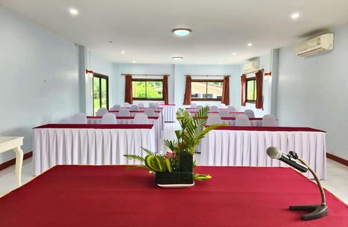Ban Pong Hotel | Aura Park Resort