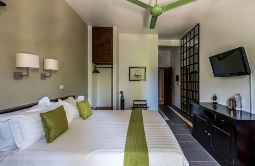 Kampot Hotel | The Columns