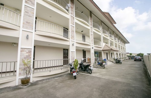 Ban Chang Hotel | OYO 75390 Sunee Place Hotel