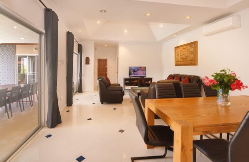 South Pattaya House | holiday home "Villa Bos" with 5 bedrooms