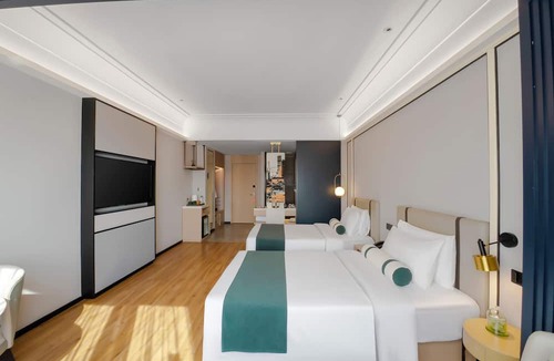 Prampir Makara Hotel | Maxx Phnom Penh Downtown , A H WORLD Hotel