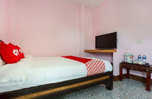 San Kamphaeng Hotel | OYO 749 Baan Suan Resort