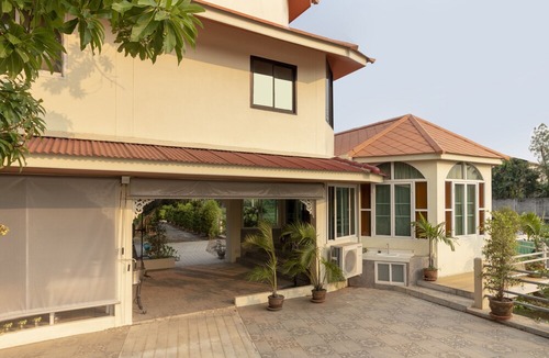 Khum Thong Hotel | OYO 750 Baan Suan Ampond