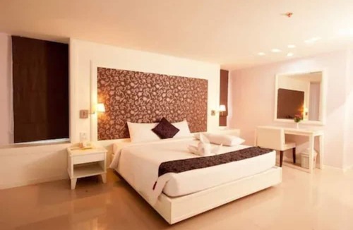 Bang Sao Thong Hotel | Convenient Grand Hotel by Zuzu