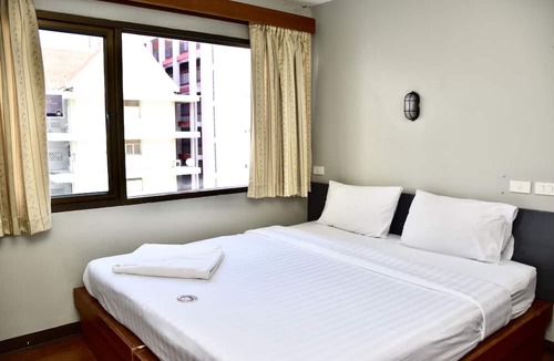 Chana Songkhram Hostel | Mad Monkey Bangkok Hostel - Adults Only