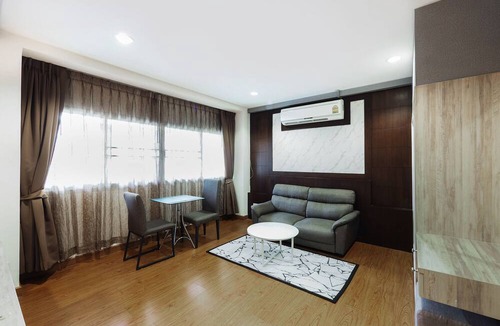 Nong Pa Khrang Hotel | OYO 995 Blue Cafe Apartment