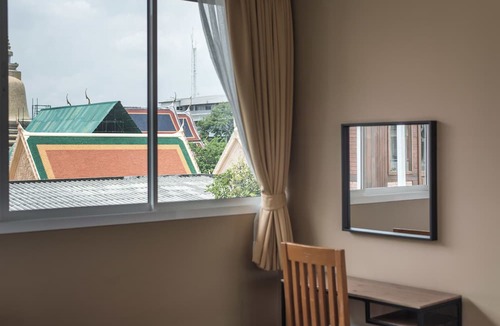 Wat Ratchabophit House | Feung Nakorn Balcony Rooms and Cafe