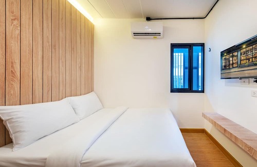 Bangkok Old Town Hostel | Siam Subway Hostel and Café