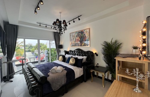 South Pattaya Villa | Art Pool Villa