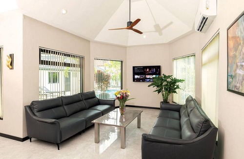 Nong Prue House | Villa Pattaya Hill minutes from beach and city