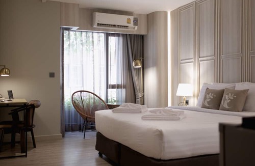 Si Phraya Hotel | @Nares Hotel