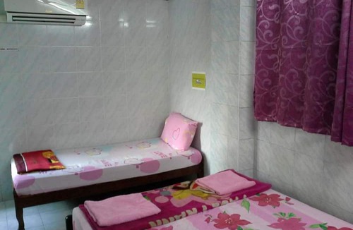 Wat Bowon Niwet House | New Central Guesthouse