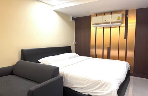 Ratchathewi Hostel | The Victory View - Hostel - Adults only