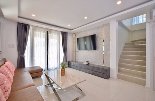South Pattaya Villa | Exquisite Pool Villa C
