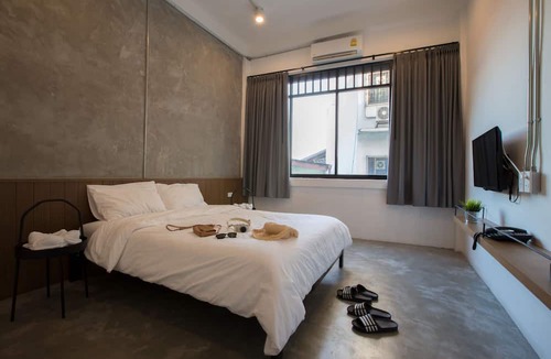 Bang Khun Phrom Hostel | Lost Inn BKK