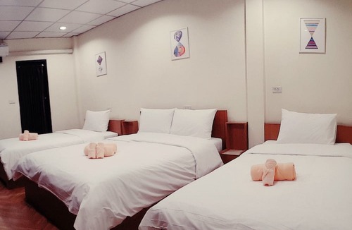 Ban Chang Lo Hotel | Double D Rooms & Cafe