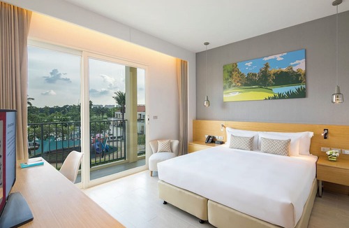 Racha Thewa Hotel | Eastin Thana City Golf Resort