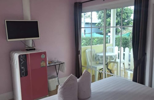 Nong Sarai Hotel | Sports Bar & Resort
