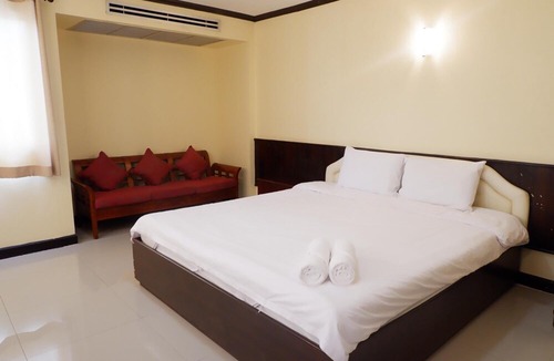 Lang Suan Hotel | Auychai Grand Hotel