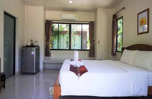 Khuang Pao Hotel | Papa's Home and Rabbit cafe