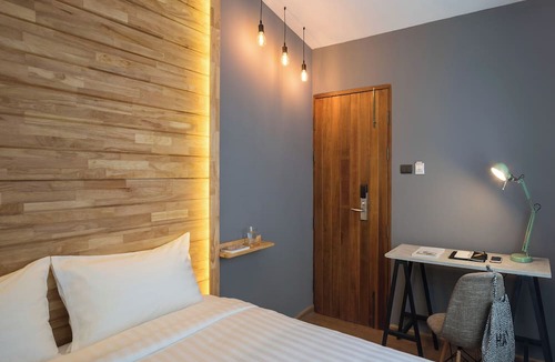 Thanon Phetchaburi Hostel | Timber Hostel