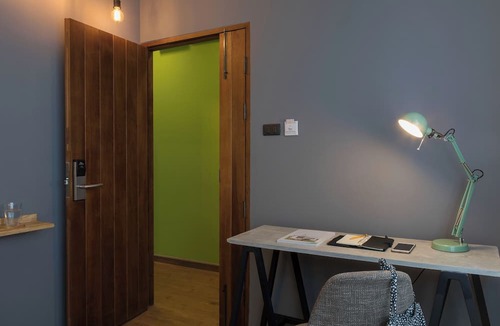 Thanon Phetchaburi Hostel | Timber Hostel