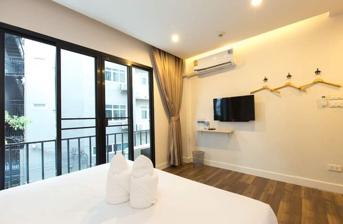 Maha Phruttharam Hotel | Metro Hotel