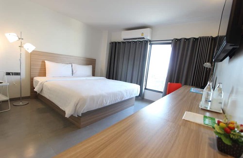 Nuea Mueang Hotel | M Grand Hotel Roiet