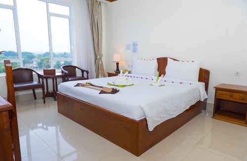 Sampov Meas Hotel | Pursat Riverside Hotel and Spa
