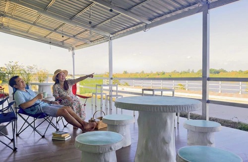 Tha Bo House | Nokhuuk Rimkhong Riverside Cosy Home