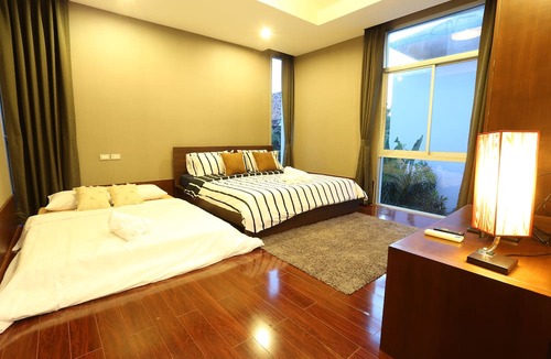 Na Chom Thian Villa | AnB Pool Villa 3BR Glass House in Pattaya