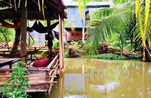 Banan Hostel | Family Batcave Homestay - Hostel