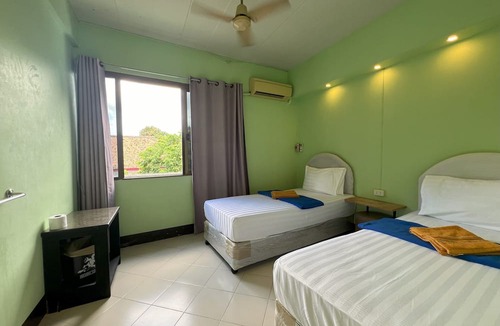 Chana Songkhram House | Bella Bella House