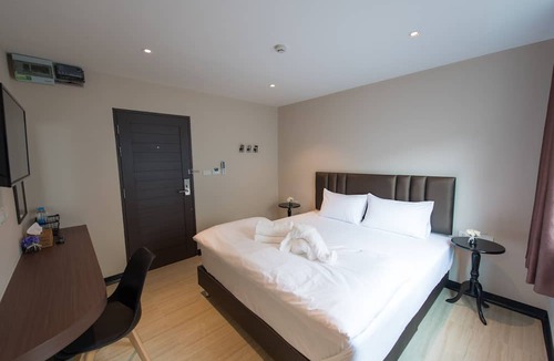 Wat Sam Phraya Hotel | Let's Zzz Bangkok