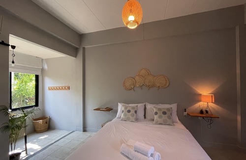 San Pa Thong Hotel | Home at Nine