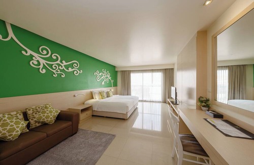 Krathum Baen Hotel | Jolly Suites Petkasem